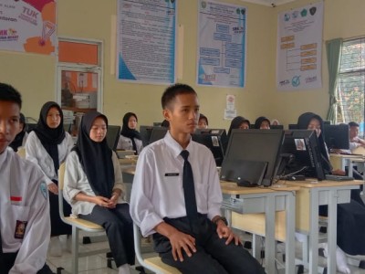 GURU TAMU JURUSAN MANAJEMEN PERKANTORAN LAYANAN BISNIS